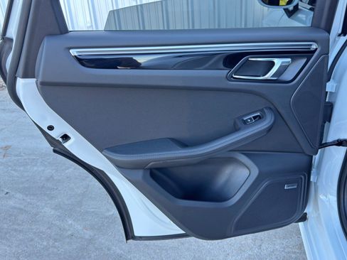Used 2023 Porsche Macan image 45
