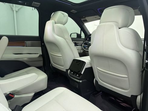 Used 2026 Cadillac Vistiq Luxury w/ LPO, Floor Liner Package image 28