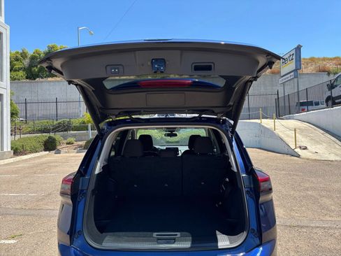 Used 2025 Nissan Rogue SV FWD image 33