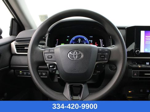 Used 2025 Toyota Camry LE image 20