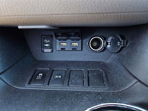 Used 2019 Toyota Highlander LE image 25