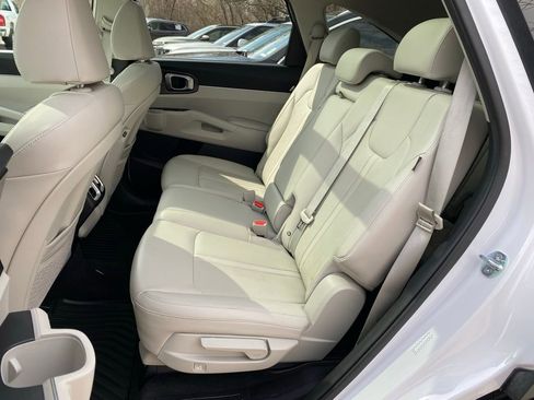Used 2025 Kia Sorento S w/ Panoramic Sunroof Package image 39