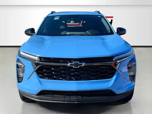 Used 2024 Chevrolet Trax RS w/ Sunroof Package FWD image 2