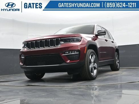 Used 2023 Jeep Grand Cherokee Limited AWD/4WD image 38