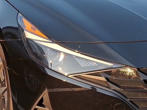 Used 2023 Hyundai Elantra SEL w/ Convenience Package FWD image 7