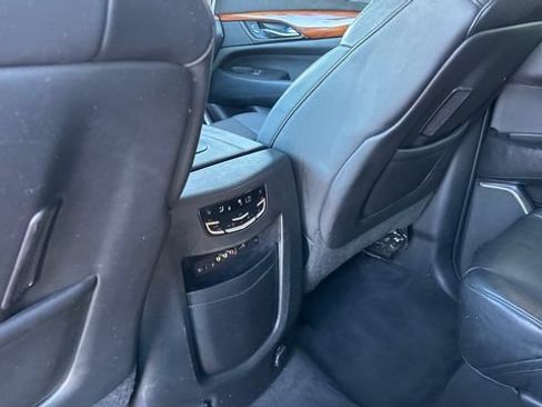 Used 2015 Cadillac Escalade ESV Premium RWD image 29