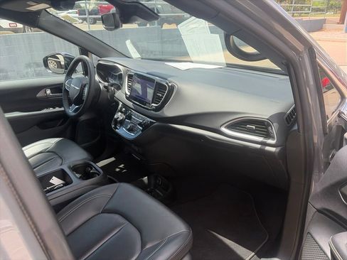 Used 2025 Chrysler Pacifica Select FWD image 23