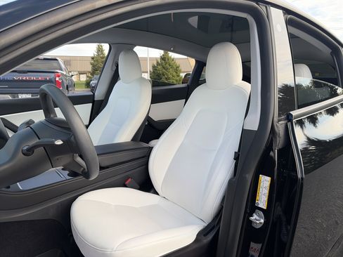 Used 2021 Tesla Model Y Long Range image 22