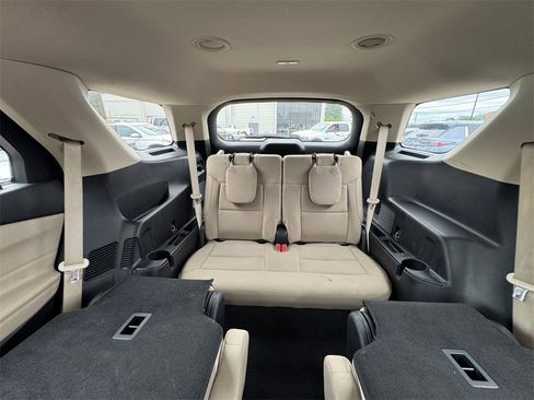 Used 2022 Ford Explorer XLT image 16