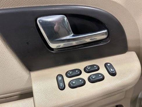 Used 2006 Ford Expedition XLT AWD/4WD image 13