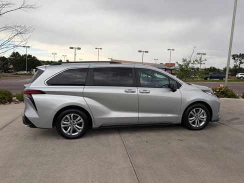 Used 2023 Toyota Sienna XSE w/ XSE Plus Package AWD/4WD image 7