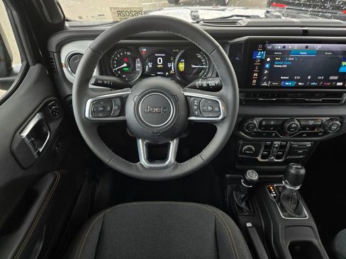 Used 2025 Jeep Wrangler Unlimited Sahara AWD/4WD image 12