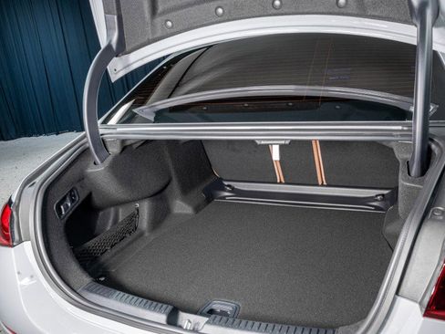 Used 2025 Mercedes-Benz E 450 4MATIC Sedan image 6