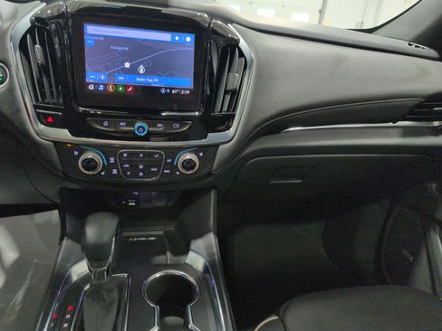 Used 2023 Chevrolet Traverse Premier image 19