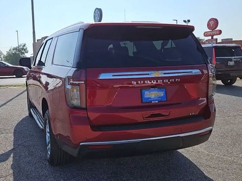 Used 2024 Chevrolet Suburban LT w/ Luxury Package AWD/4WD image 6