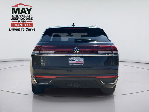 Used 2024 Volkswagen Atlas Cross Sport SE w/ Panoramic Sunroof Package FWD image 6