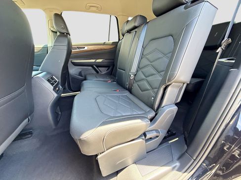 Used 2025 Volkswagen Atlas SE FWD image 20