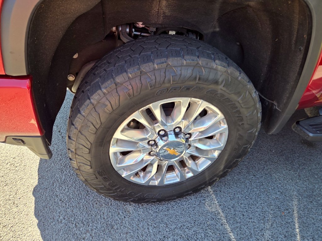 Used 2022 Chevrolet Silverado 2500 High Country w/ Z71 Off-Road Package AWD/4WD image 4
