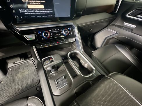 Used 2024 GMC Sierra 1500 Denali w/ Denali Reserve Package AWD/4WD image 25