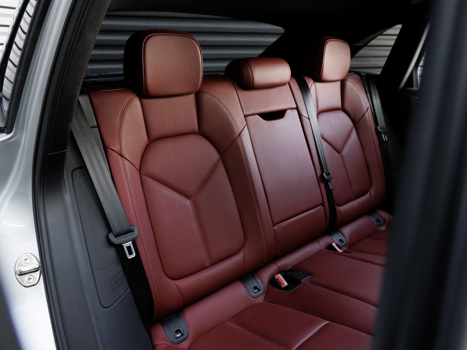 Certified 2023 Porsche Macan AWD/4WD image 32