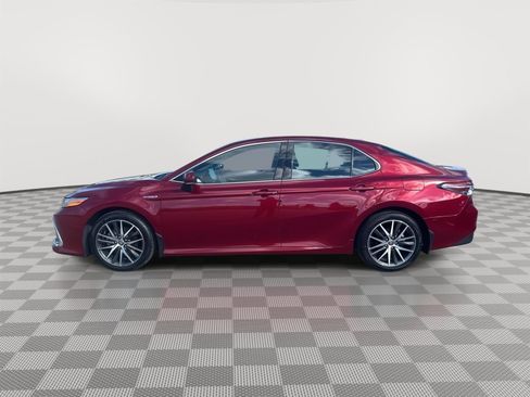 Used 2021 Toyota Camry XLE w/ Cold Weather Package image 7