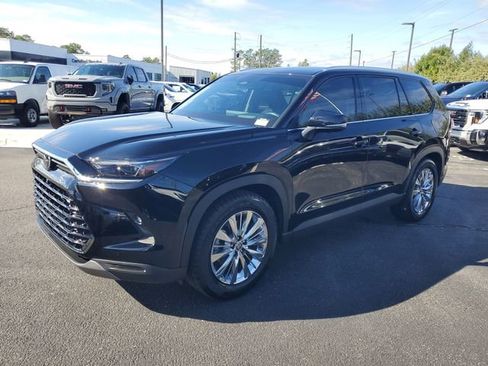 Used 2024 Toyota Grand Highlander AWD image 2