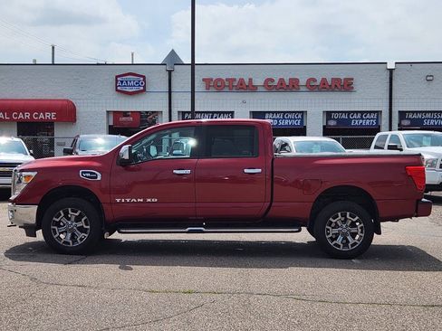 Used 2018 Nissan Titan SL w/ Chrome Package AWD/4WD image 2
