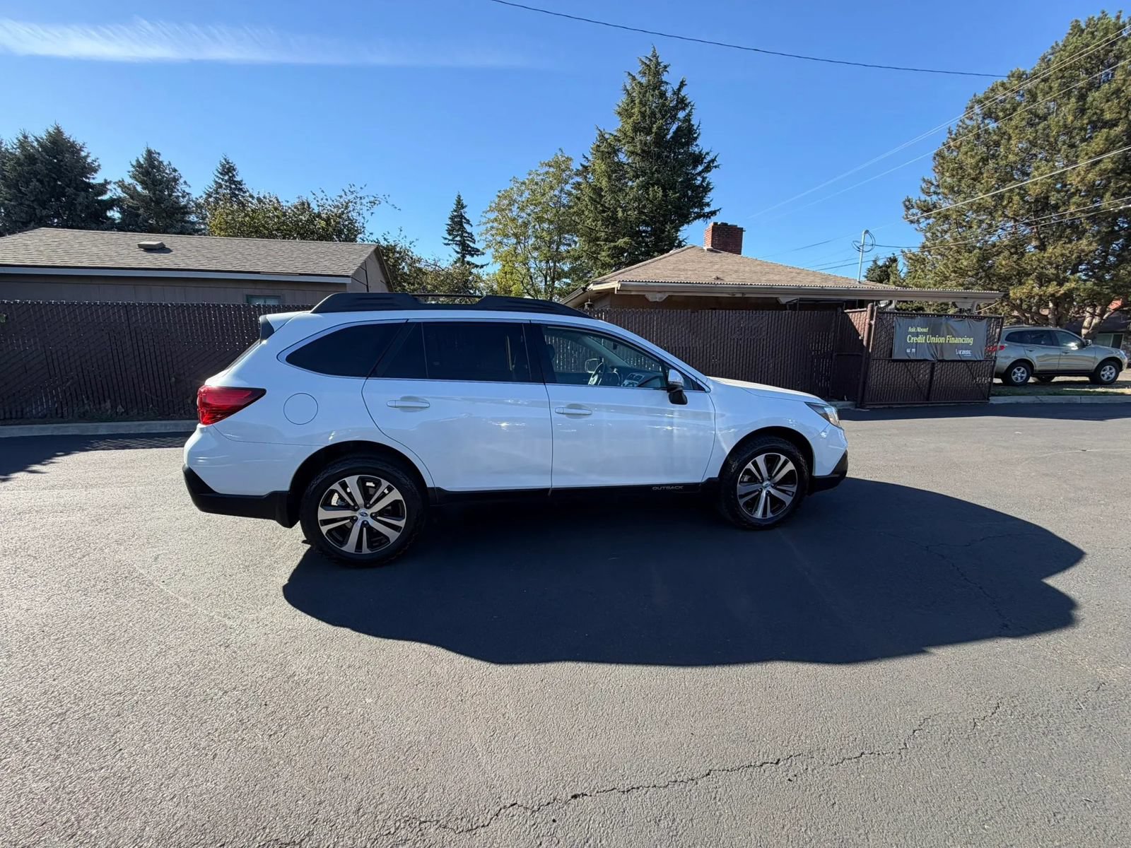 Used 2019 Subaru Outback 3.6R Limited w/ Popular Package #2 AWD/4WD image 4