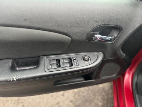 Used 2011 Chrysler 200 Touring image 12