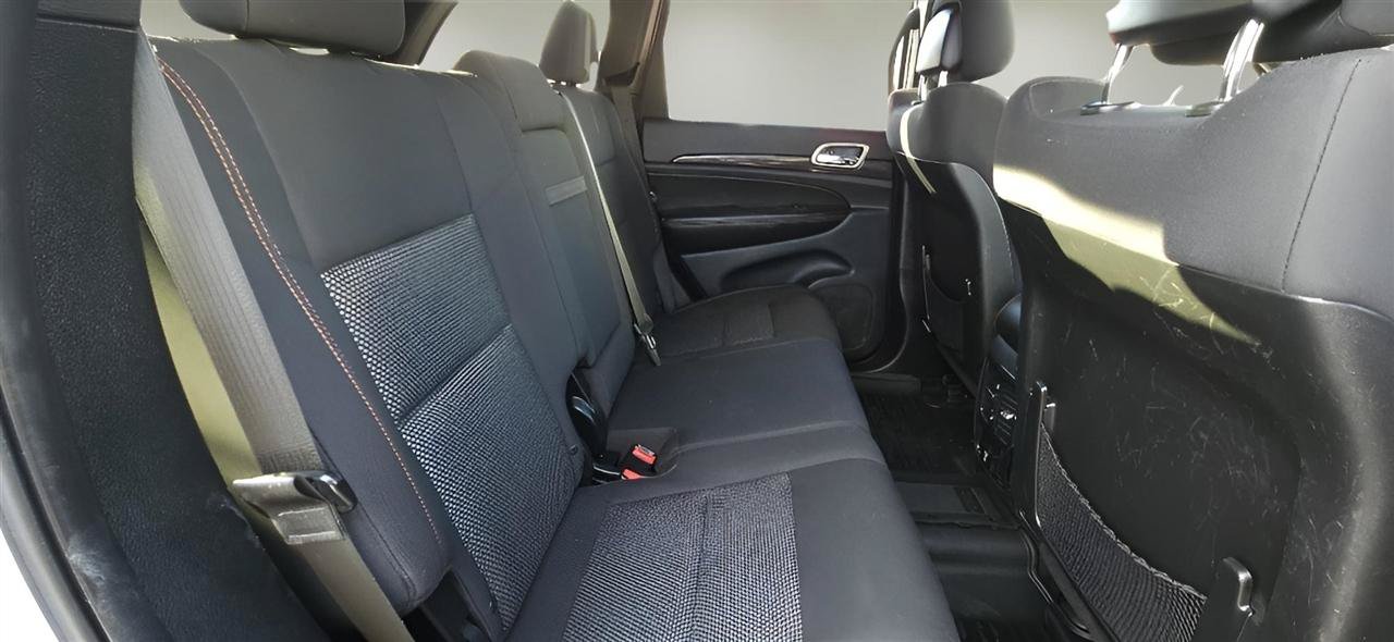 Used 2017 Jeep Grand Cherokee Laredo AWD/4WD image 27