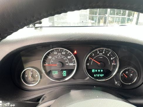 Used 2017 Jeep Wrangler Unlimited Sahara AWD/4WD image 20