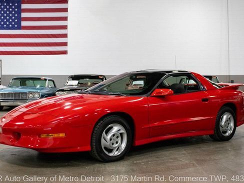 Used 1993 Pontiac Firebird Trans Am image 2