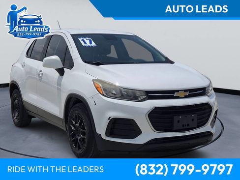 Used 2017 Chevrolet Trax LS FWD image 1