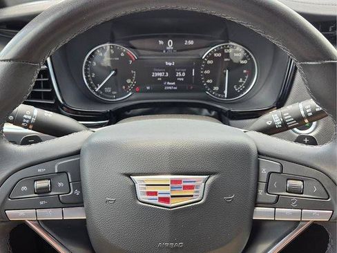Certified 2025 Cadillac XT6 Luxury FWD image 32