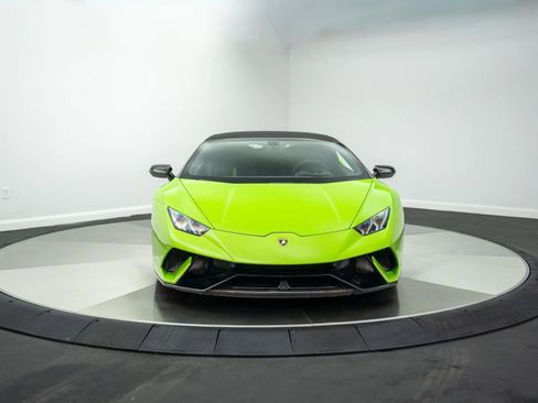 Used 2019 Lamborghini Huracan Performante AWD/4WD image 19
