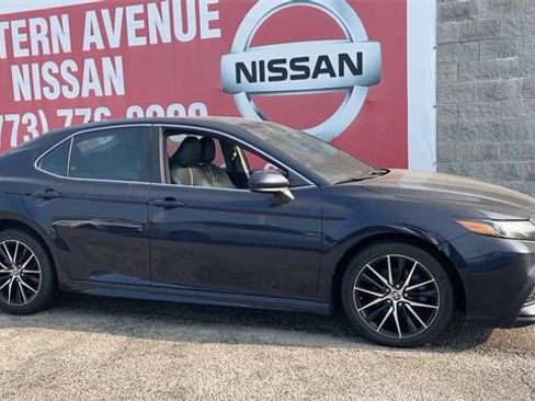 Used 2021 Toyota Camry SE image 18