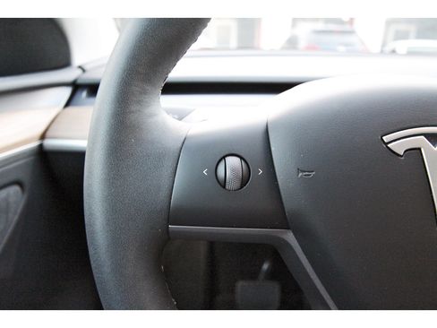 Used 2025 Tesla Model Y Long Range RWD image 19