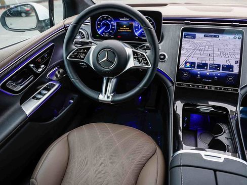 Used 2023 Mercedes-Benz EQE 500 4MATIC Sedan image 14