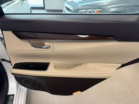 Used 2017 Lexus ES 350 w/ Luxury Package FWD image 34