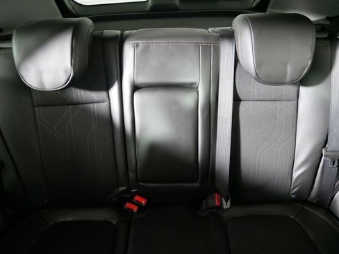 Used 2022 Chevrolet Trax LT w/ LT Convenience Package image 13