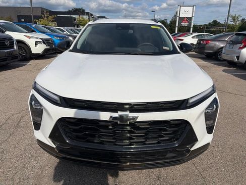 Used 2024 Chevrolet Trax ACTIV w/ Driver Confidence Package FWD image 2