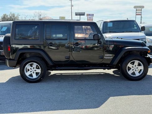 Used 2012 Jeep Wrangler Unlimited Sport AWD/4WD image 3