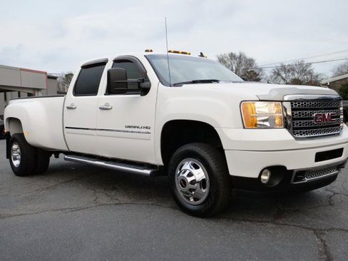 Used 2011 GMC Sierra 3500 Denali image 4