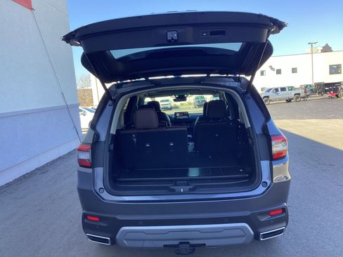 Used 2025 Honda Pilot Elite image 12