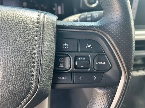 Used 2025 Toyota 4Runner SR5 AWD/4WD image 12