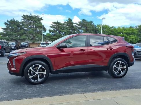 Certified 2025 Chevrolet Trax RS w/ Driver Confidence Package FWD image 11