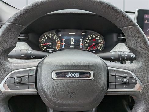 Used 2023 Jeep Compass Sport image 31