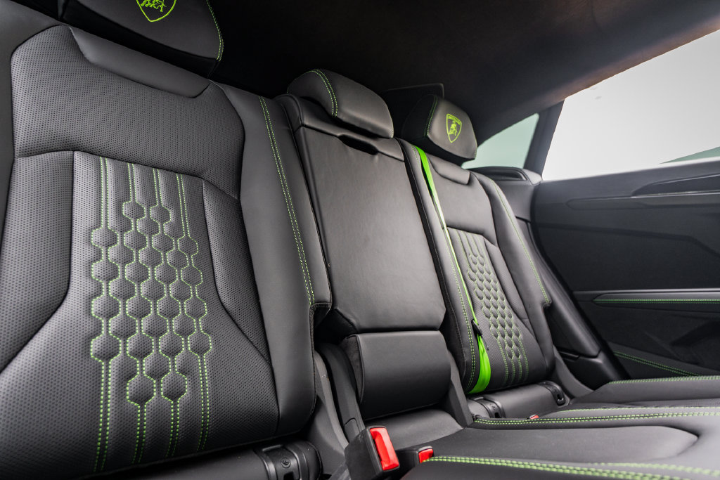 Used 2025 Lamborghini Urus SE AWD/4WD image 40