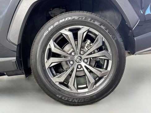 Certified 2022 Toyota RAV4 XLE Premium AWD/4WD image 32