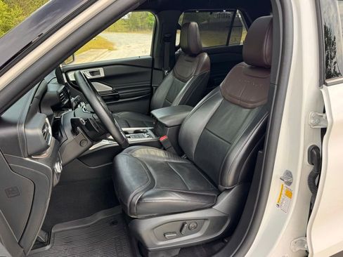 Used 2021 Ford Explorer Platinum w/ Equipment Group 601A AWD/4WD image 23